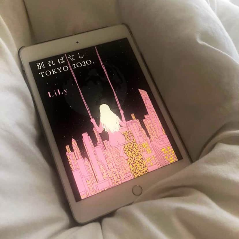 LiLyさんのインスタグラム写真 - (LiLyInstagram)「kindleもぜひ♡ おやすみの夜に🌙in bed.  kindleって スマホにアプリ 入れるだけです🙆‍♀️  プロフのリンクから amazon飛べます✈︎  #長編小説　#恋愛小説　 #別ればなしTOKYO2020 photo by @saki_tegoshi ♡」2月11日 19時41分 - lilylilylilycom