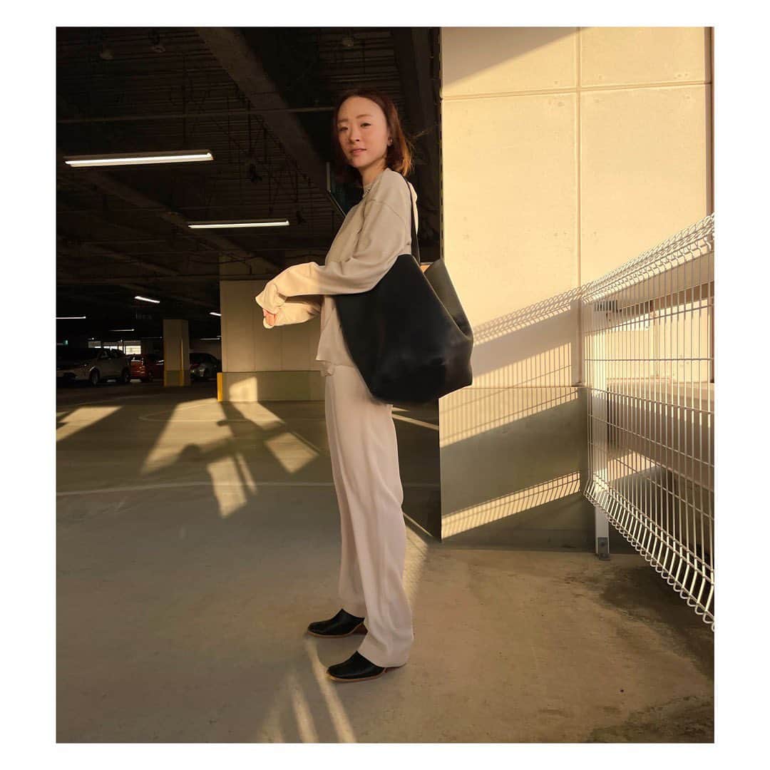 野尻美穂のインスタグラム：「今日も今日とて シンプルな私でした。 BAGの容量はすごーく優秀🙆‍♀️」