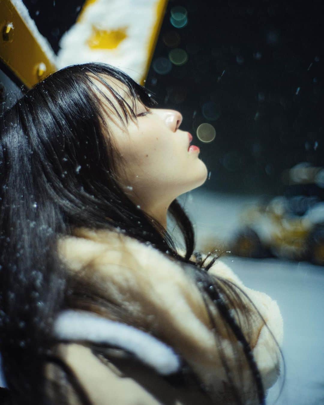 haru wagnusのインスタグラム：「The Kiss  ㅤㅤㅤㅤㅤㅤㅤㅤㅤㅤㅤㅤㅤ ㅤㅤㅤㅤㅤㅤㅤㅤㅤㅤㅤㅤㅤ ㅤㅤㅤㅤㅤㅤㅤㅤㅤㅤㅤㅤㅤ Clubhouseでやってみたい企画が たくさんあり過ぎるので 一緒にやりたい人DMください。 (写真、カメラ、モデル、音楽、オーディオ、イヤホン、@4silentbirds 製品開発、SNSマーケなどなど) ㅤㅤㅤㅤㅤㅤㅤㅤㅤㅤㅤㅤㅤ ㅤㅤㅤㅤㅤㅤㅤㅤㅤㅤㅤㅤㅤ #summilux35mm 📷 ㅤㅤㅤㅤㅤㅤㅤㅤㅤㅤㅤㅤㅤ  #thinkverylittle #cinematic #cinematography #moodytones #worldviewmag #heyfsc #pellicolamag #analoguevibes #analogphotography #taintedmag #aboutlightmag #lensculture   #instagrafi_id #garagarainstagram #instajurnal #instagrammagazine #creativestories  #allminimal #outofthephone #noicemag #kodizes #pixsoulmag #hurtlumb #ourmomentum #silverports #doneports」