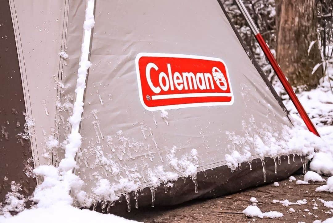 Coleman Japanのインスタグラム：「マスターシリーズのテントなら、冬キャンプでも快適に過ごせます。  📷：@fuji_gori98 さん 素敵なお写真ありがとうございました☺️  ━━━━━━━━━━━━━━━━━ #私のコールマン を付けて投稿して頂いた中から素敵なお写真は、コールマン公式SNSでご紹介させて頂きます♪ ━━━━━━━━━━━━━━━━━ ・ ・ ・ #灯そうColeman #灯そうコールマン #灯そう #Coleman #コールマン #Camp #キャンプ #Outdoor #アウトドア #ファミリーキャンプ #Tent #テント #コールマンテント #ウェザーマスター #マスターシリーズ #冬キャンプ」
