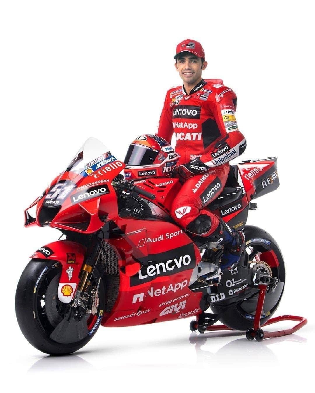 Ducati Japanさんのインスタグラム写真 - (Ducati JapanInstagram)「先日行われましたMotoGP 2021年シーズンに臨むドゥカティ・レノボ・チームの発表会はご覧になりましたか？  まず今シーズンはレノボがドゥカティ・ファクトリーチームのタイトルパートナーになったことが発表されました。 そして新しい“オール・レッド”カラーを纏ったデスモセディチGP21とともに、ドゥカティ・チームのオフィシャル・カラーのレーシングスーツを纏ったジャック・ミラーとフランチェスコ・バニャイアが紹介されました。  ドゥカティ・レノボ・チームの詳細は、プロフィール( @ducatijapan )のリンクよりドゥカティ ジャパンのサイトをご覧ください。  全く新しい体制となったドゥカティ・レノボ・チームへご期待下さい！  #ForzaDucati #ドゥカティいいじゃん #DucatiLenovoTeam2021 #MotoGP」2月11日 20時00分 - ducatijapan
