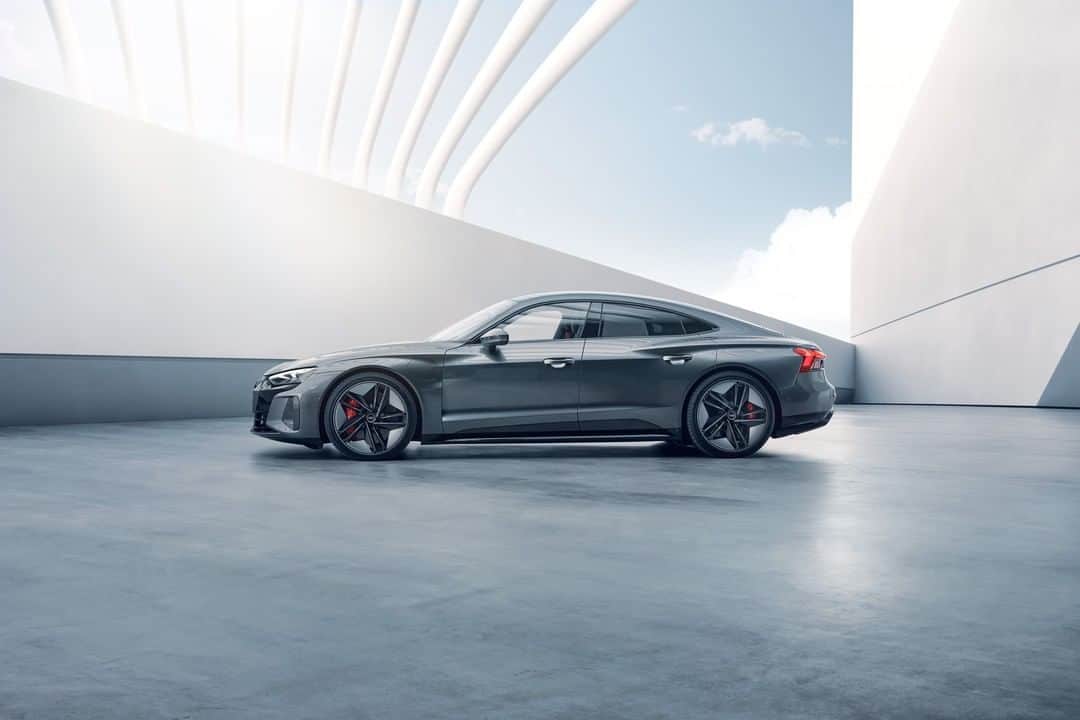 アウディ ジャパンさんのインスタグラム写真 - (アウディ ジャパンInstagram)「そのスタイリングは、真のスポーティネスを表す。 EVの未来とAudiのDNAが凝縮されたデザインアイコン、 Audi e-tron GT ワールドプレミア。  #Audi #etronGT #FutureIsAnAttitude」2月11日 20時00分 - audijapan