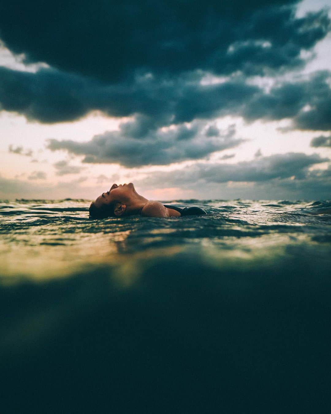 山中海輝のインスタグラム：「was fun jump in cold water with you. @merisa0617   実は2人とも寒さに凍えてた。笑  ※@dear__sir も更新しました」