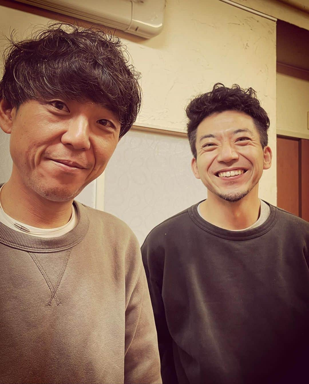 杉本知香さんのインスタグラム写真 - (杉本知香Instagram)「いい顔😆😆😆  2人ともパーマの残り具合がいい感じなのでササっとカット✂️✨  #中目黒美容室 #どぶろっく森#どぶろっく#大きなイチモツをください  #アンバランス黒川#アンバランス#黒川忠文」2月11日 20時01分 - sugimotoc