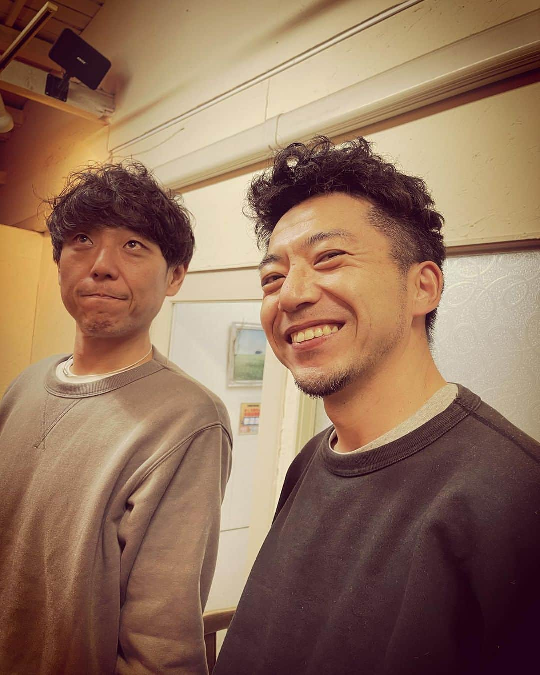 杉本知香さんのインスタグラム写真 - (杉本知香Instagram)「いい顔😆😆😆  2人ともパーマの残り具合がいい感じなのでササっとカット✂️✨  #中目黒美容室 #どぶろっく森#どぶろっく#大きなイチモツをください  #アンバランス黒川#アンバランス#黒川忠文」2月11日 20時01分 - sugimotoc