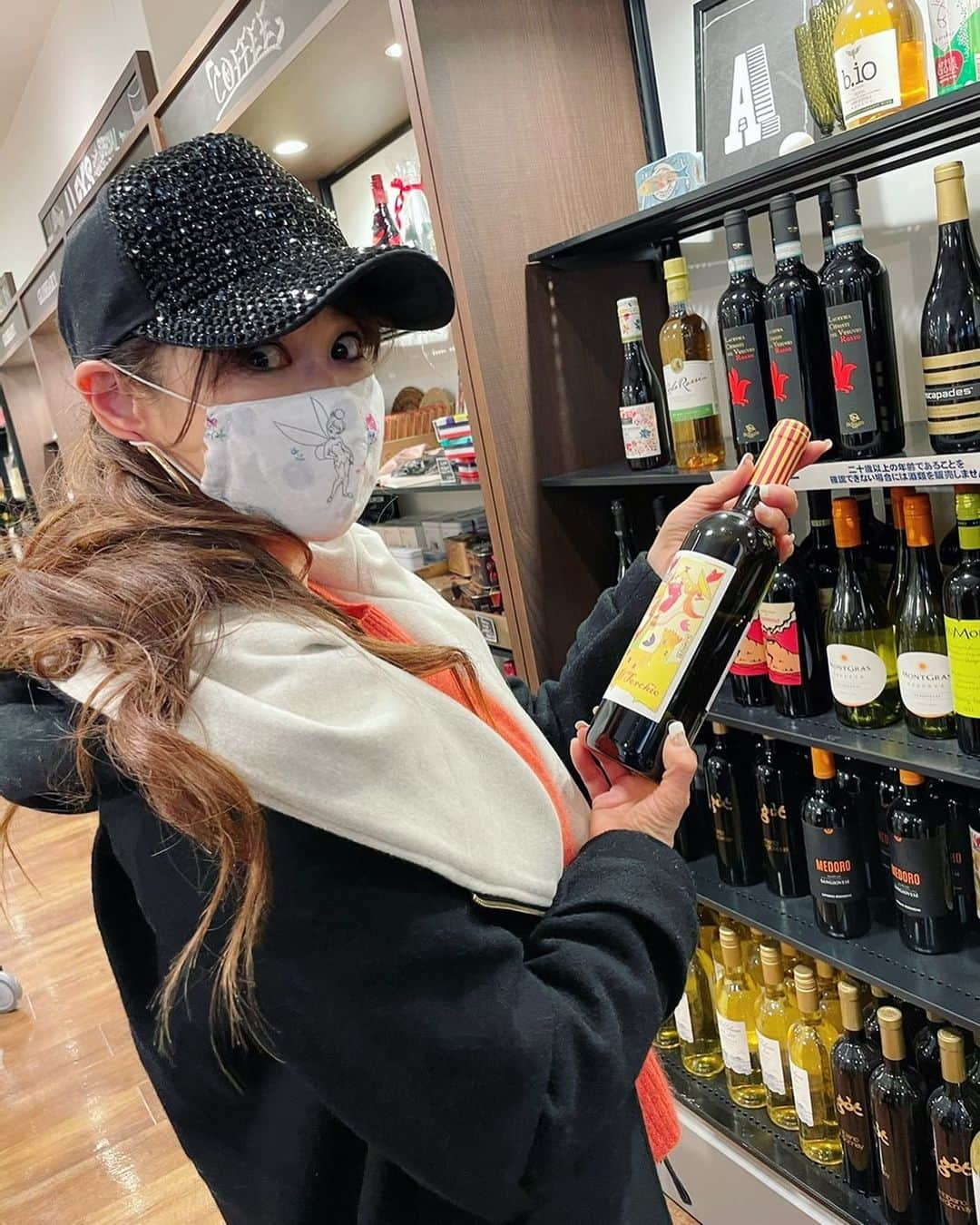 山田佳子さんのインスタグラム写真 - (山田佳子Instagram)「コロナ渦で家飲みが増えました😝🍷💕﻿ ﻿ #どれにしようか﻿ #家飲みワイン #迷い中 #楽しいひととき #どれも #美味しそう #祝日﻿ #2月11日」2月11日 20時02分 - yoshiko117