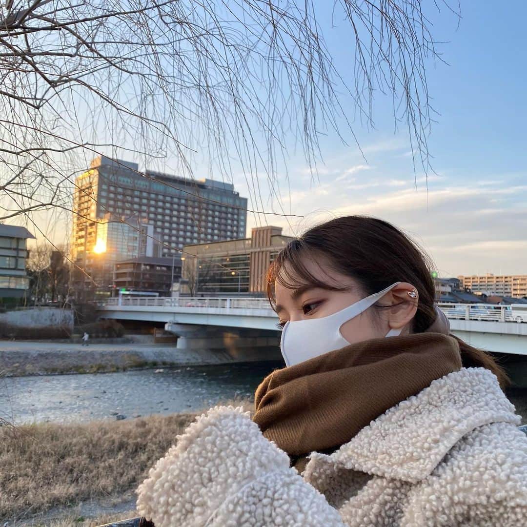 山尾梨奈のインスタグラム：「〻 夕陽って毎日あるのにたまにしか見れない…大好き」