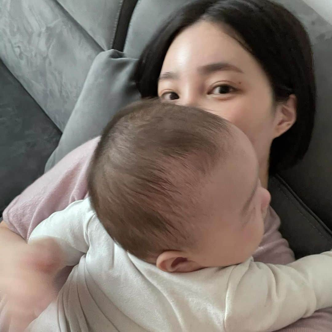 カン・ヘヨンさんのインスタグラム写真 - (カン・ヘヨンInstagram)「+205👶🏻💛 울 빼꼼이 언눙 말배워서 아빠 놀이터가요!!! 엄마말구 아빠요!!! 아!빠! 했으면 조케또~~~😍」2月11日 20時10分 - mangdoo_noona