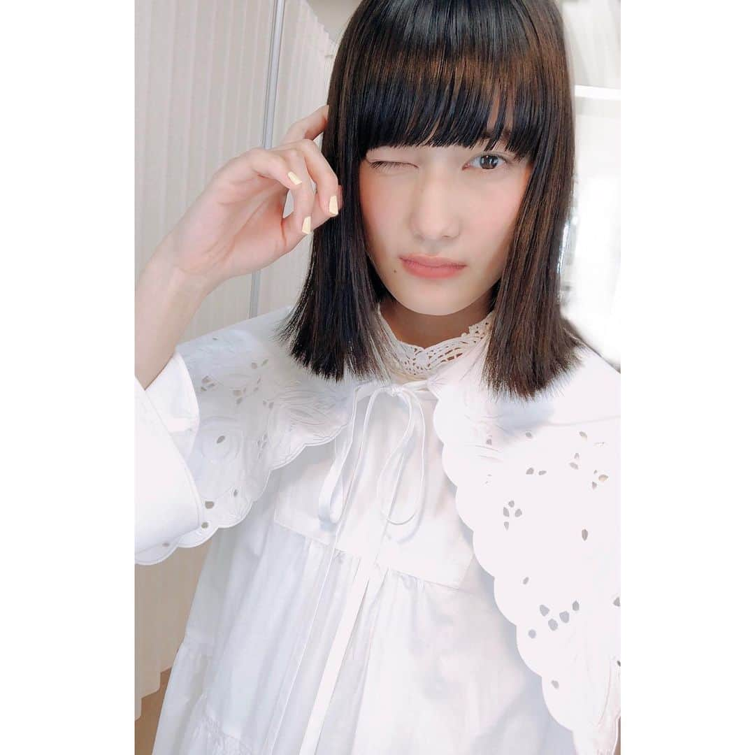 橋本愛さんのインスタグラム写真 - (橋本愛Instagram)「ごごナマの衣装とメイクが可愛すぎたのでここに納めさせてください。自撮り大量生産申し訳ございません！！！  patouとmameの白ワンピース重ねるの天才  実は明日は「チコちゃんに叱られる」出ます！チコちゃんめちゃキュゥトだったわぁ〜❤︎  青天を衝けがもう今週の日曜放送ということでビビっている。楽しみだ〜」2月11日 20時11分 - ai__hashimoto