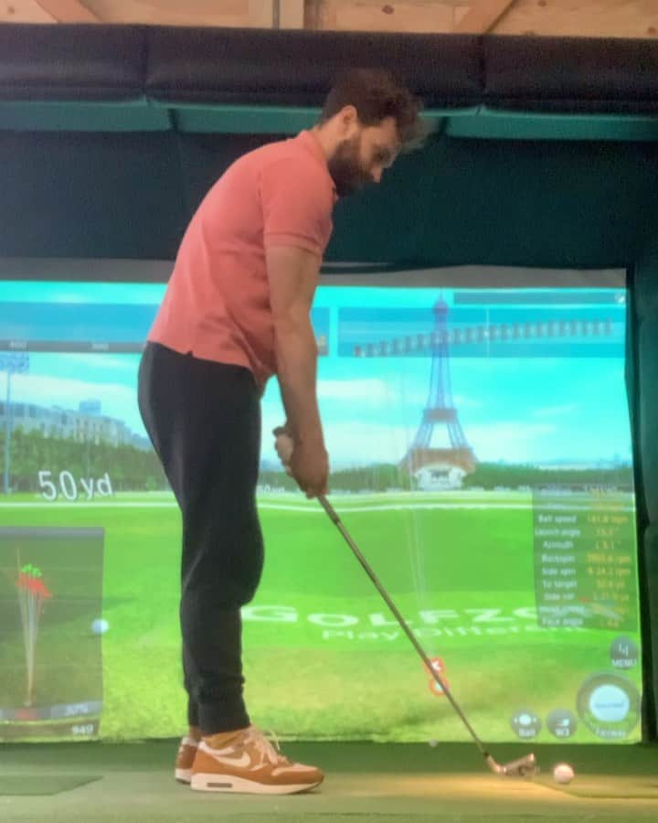 ジェイミー・ドーナンのインスタグラム：「I declare the LoopDaLoop5Iron challenge. 234.27 yards. Let’s see what you’ve got @rorymcilroy @shanelowrygolf @tyrrellhatton @niallhoran @nickdougherty5 @andrewcoltart #loopdaloop5iron」