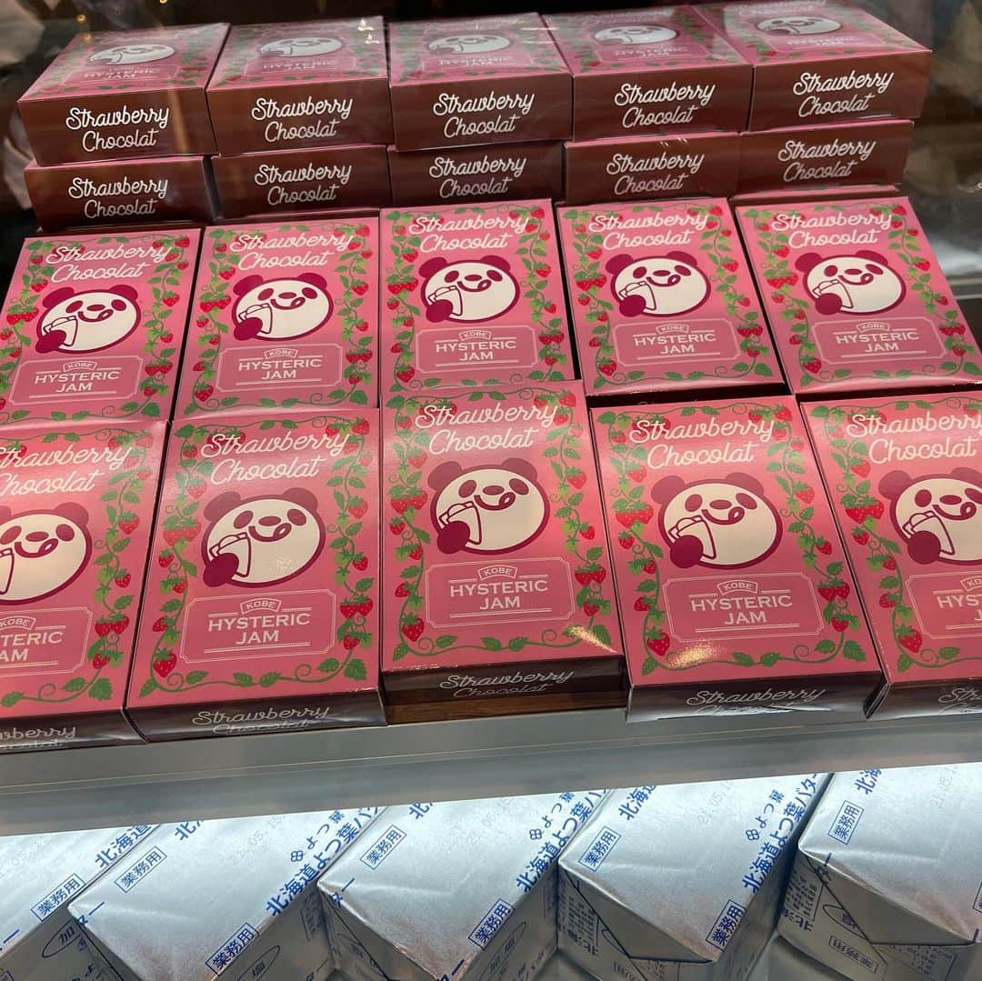 土肥ポン太さんのインスタグラム写真 - (土肥ポン太Instagram)「阪神百貨店での「いちごバレンタイン」にお世話になってるヒステリックジャムさんが出店されてるので行ってきました〜🍓クレープめっちゃ美味しかった❗️ほんで、いちごのチョコレートも最高でした〜♬2月14日までやってるので、皆様も是非行ってみて下さい😋たまには、ダイエット忘れて良いよね⁉️ #いちごバレンタイン#阪神百貨店#クレープ#バタークレープ#ヒステリックジャム」2月11日 20時14分 - dohi_ponta