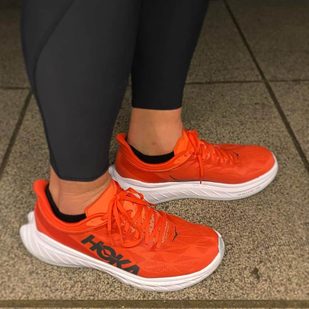 宇野薫のインスタグラム：「UNO☆KICKS  #unokicks #hokaoneone #ホカオネオネ #CARBONX2」