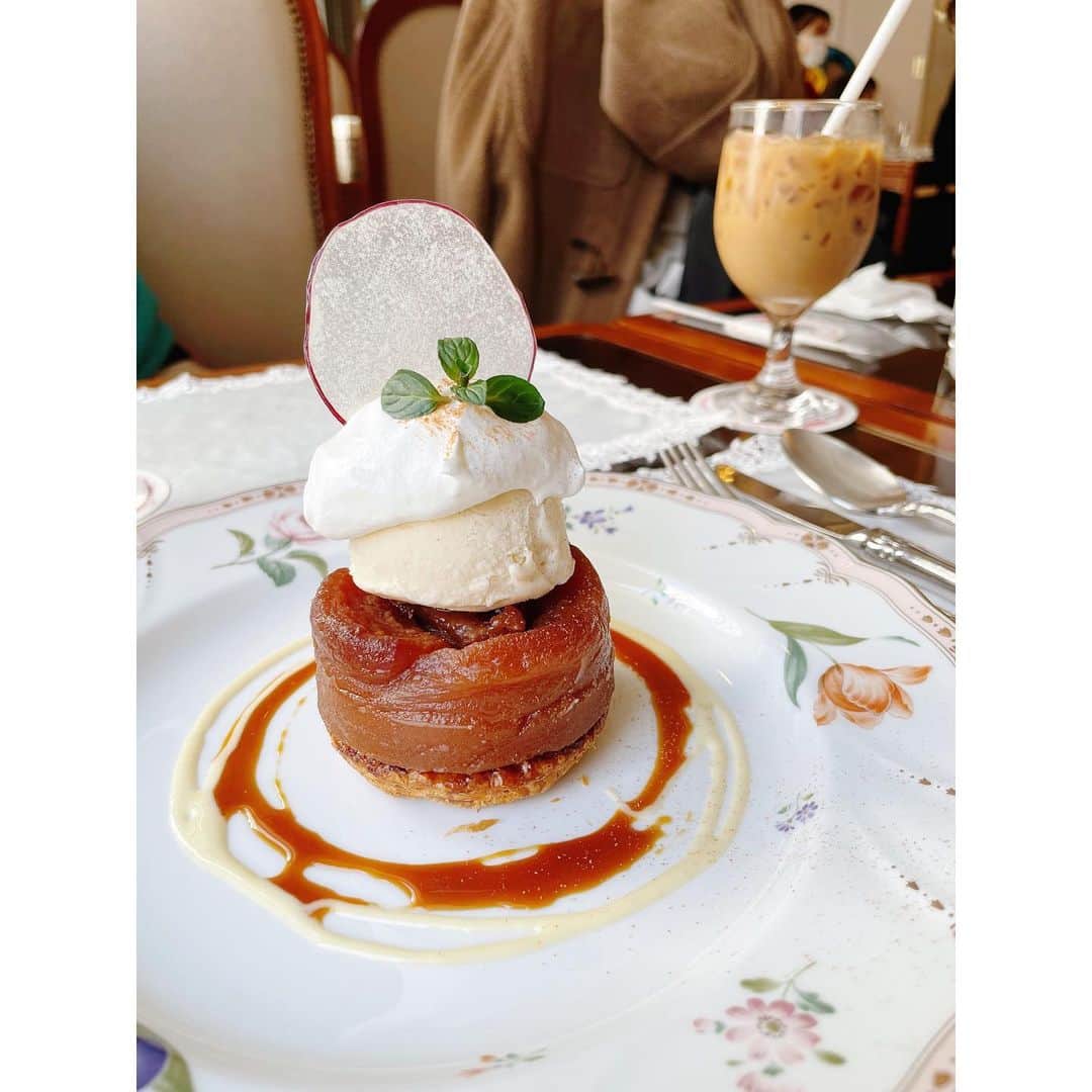 川島幸恵さんのインスタグラム写真 - (川島幸恵Instagram)「🍎🍎🍎﻿ ﻿ いつかのタルトタタン。﻿ ﻿ 甘いものはいつだって食べたい🤤﻿ ﻿ ﻿ #タルトタタン #リンゴ﻿ #デザート #甘党 #喫茶店﻿ #tartetatin #apple﻿ #sweets #cafe﻿ #dessert #french」2月11日 20時19分 - sachie118