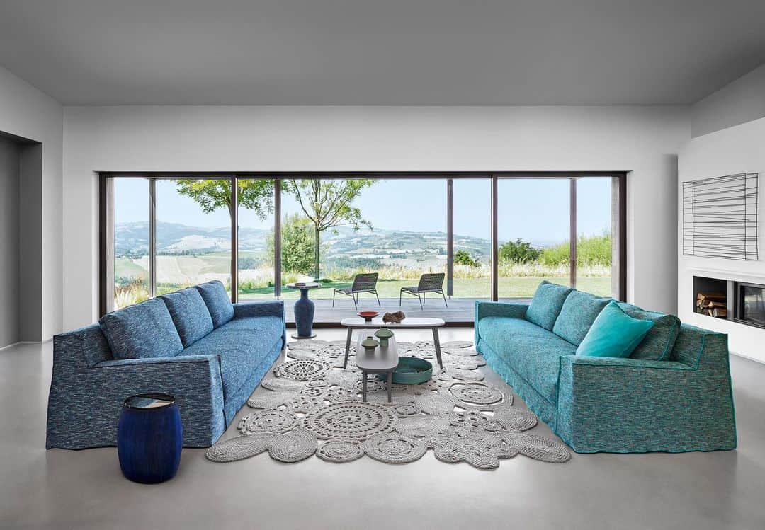 GERVASONI JAPAN / ジェルバゾーニ ジャパンのインスタグラム：「【 New Collection 】   Sofa : LOLL 14 Design : @paola.navone   【お問い合わせ先】 南陽オモビト株式会社 / GERVASONI TOKYO  〒107-0062 東京都港区南青山4-18-16 フォレストヒルズWESTWING B1 TEL：03-5413-3274 MAIL：info@gervasoni.jp  #gervasoni #GervasoniTokyo #paolanavone #interior #interiordesign #madeinitaly  #ジェルバゾーニ #ジェルバゾーニトーキョー #インテリア #イタリア家具 #ソファ #椅子 #テーブル #お洒落」