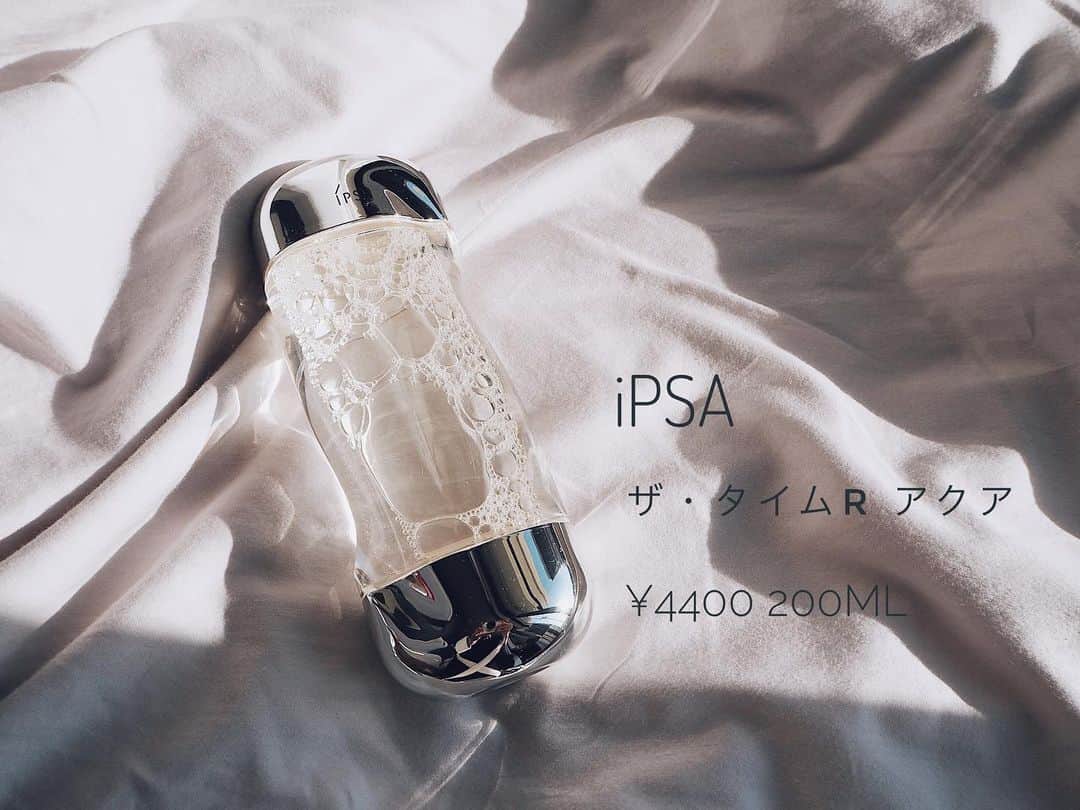 國保美貴のインスタグラム：「最近買った個人的ベスコス💙  化粧水自体は水っぽいシャバシャバ系ですが、肌につけると浸透も早くしっかり保湿されます！ ベタベタする感じもなく、一日乾燥しないです！ 肌荒れやニキビなども防いでくれます！  使った日は肌がふわふわになります✨ アルコール無添加なのもすごくいい！ 見た目もおしゃれなのも好き♡笑  敏感肌＋乾燥肌の私も安心して使える化粧水です🧴 とりあえず使用感が感動的だったのでしばらくここに落ち着く予定です💕  #ipsa #イプサ #イプサ化粧水 #スキンケア #skincare #化粧水 #敏感肌 #乾燥肌 #ゆらぎ肌 #肌トラブル #ニキビ #アルコール無添加 #ベスコス #おすすめコスメ #お気に入りコスメ #デパコス」