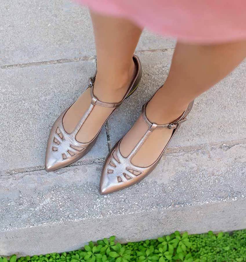 チエミハラのインスタグラム：「Style RUT feels like falling in love again! 💕 Find it at chiemihara.com  . . . #ilovemychies #chiemihara #chiemiharashoes #chie #madeinspain #shoesmadeinspain #womenshoes #designershoes #leathershoes #shoesmadeforhappiness」
