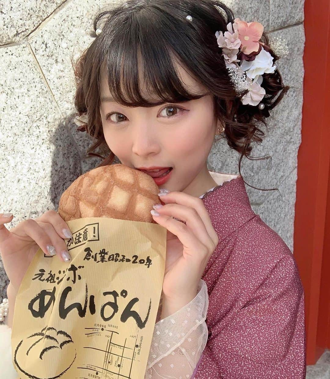 水澤彩佳さんのインスタグラム写真 - (水澤彩佳Instagram)「﻿ ﻿ ﻿ #花月堂 のじゃんぼメロンパン ♡﻿ 久しぶりにたべた〜〜！！！﻿ さくふわでほんのり甘くておいしい大好き！﻿ ﻿ ﻿ @village_tokyo で着物レンタルした👘﻿ 全身今度のせさせてもらいます🤎﻿ ﻿ ﻿ ﻿ ﻿ ﻿ ﻿ #浅草グルメ  #浅草食べ歩き #浅草ランチ #浅草カフェ #浅草メロンパン #メロンパン #花月堂メロンパン #浅草着物レンタル #浅草着物 #浅草浴衣レンタル」2月11日 20時22分 - m_i_zun