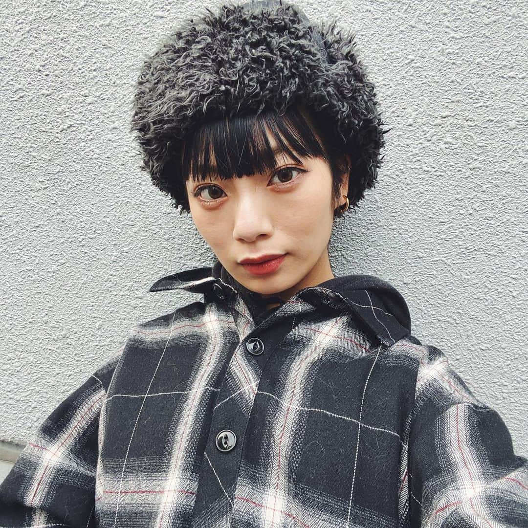 矢部ユウナのインスタグラム：「洋服よーくみるとぽんちゃん🐶の毛がすぎょい。」