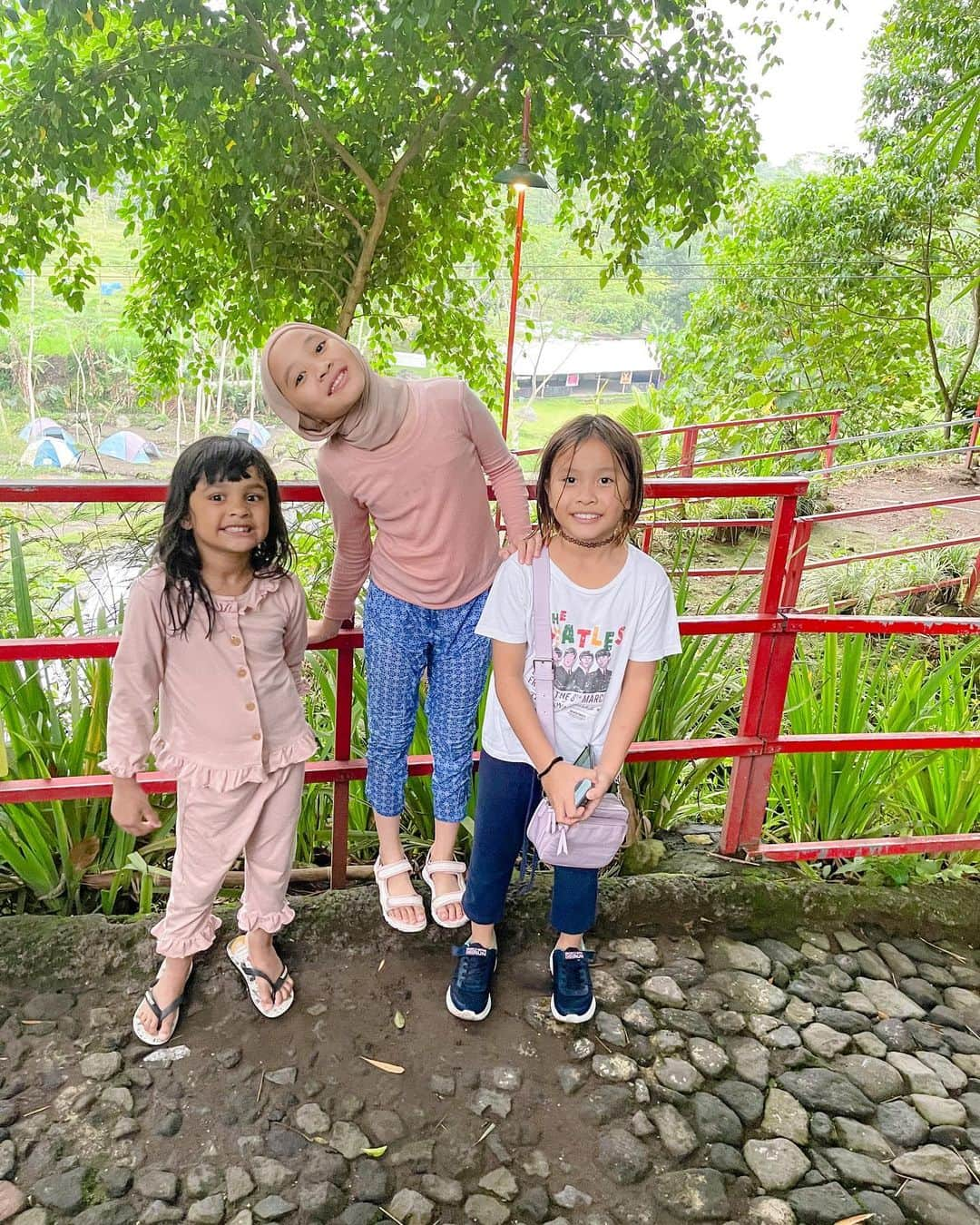 Shireen Sungkarさんのインスタグラム写真 - (Shireen SungkarInstagram)「Krucils gemash masyaaAllah Hawwa nannya kaka syibil terus karena pake baju pink 😂katanya” temen ku dua ,satu kaka kala satunya kaka pink syibil”」2月11日 20時25分 - shireensungkar