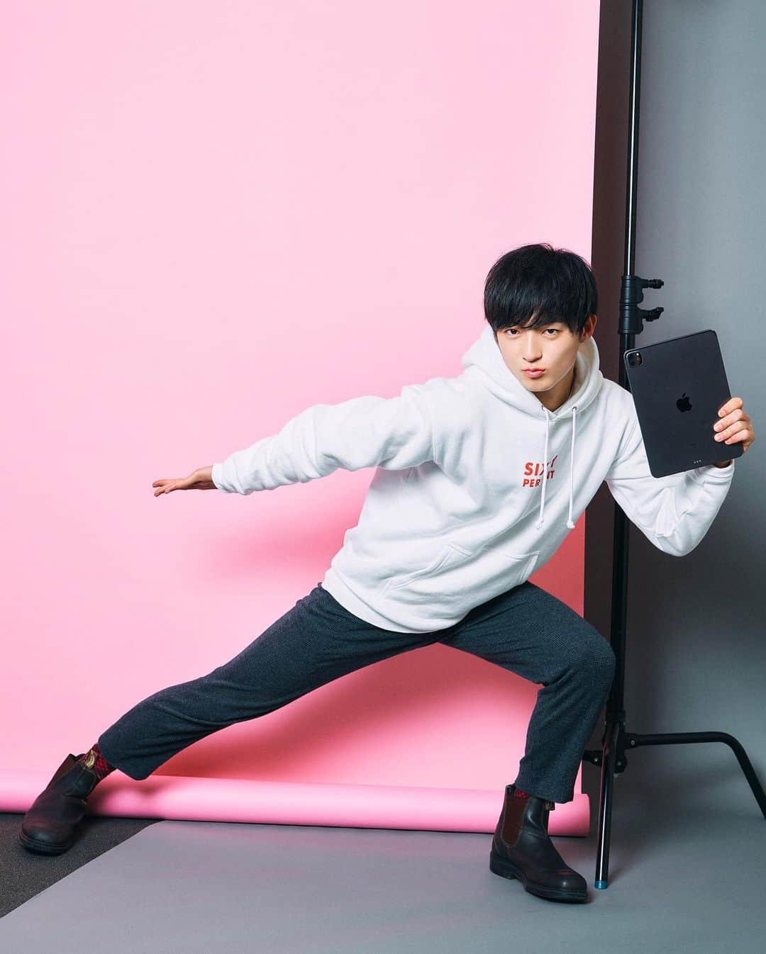 飯岡拓也さんのインスタグラム写真 - (飯岡拓也Instagram)「修一朗さん いつもTikTok観てましたし、今も観てます！  JUNONの撮影にて  #修一朗 #tiktok」2月11日 20時37分 - takuyaiioka