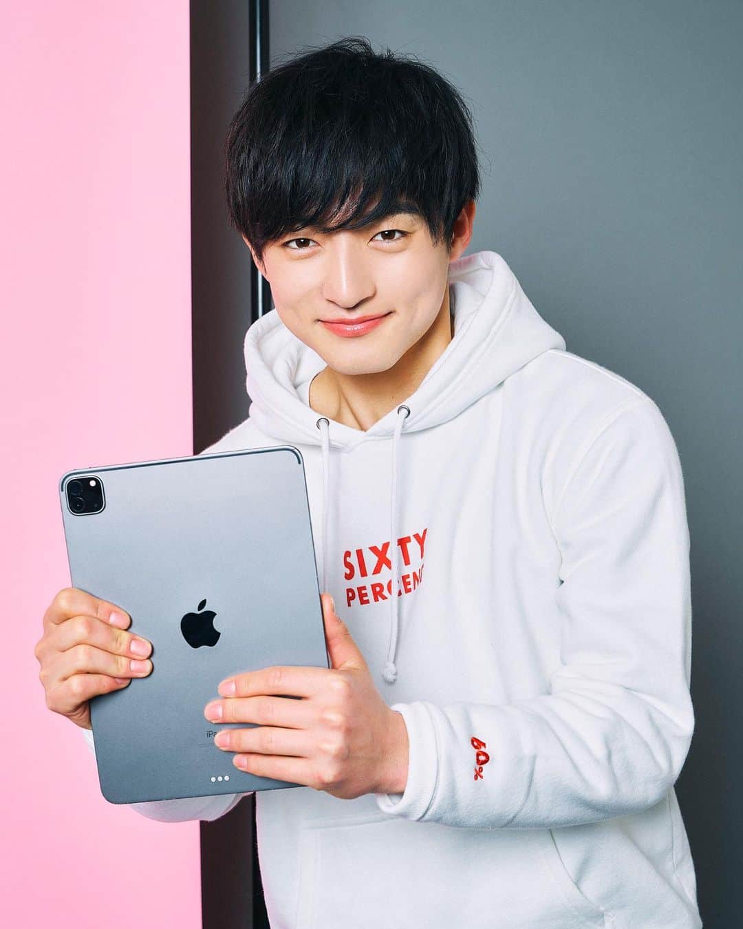 飯岡拓也のインスタグラム：「修一朗さん いつもTikTok観てましたし、今も観てます！  JUNONの撮影にて  #修一朗 #tiktok」