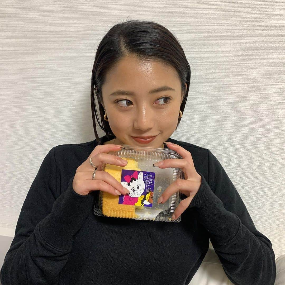 山本祐里奈さんのインスタグラム写真 - (山本祐里奈Instagram)「ここのカステラふわふわで美味しいの🌼 半分食べチャッタ。」2月11日 20時37分 - yu_81ri