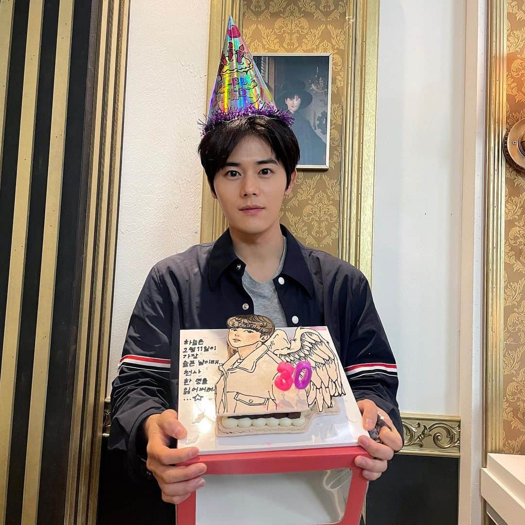 キム・ドンジュンのインスタグラム：「명절 잘 보내시고 생일 축하해주셔서 감사합니다🙏🏻🎂 오늘 맛남의광장도 본방사수🤫 . . . #생일#축하해주셔서#감사합니다 #열심히살게요🤭」