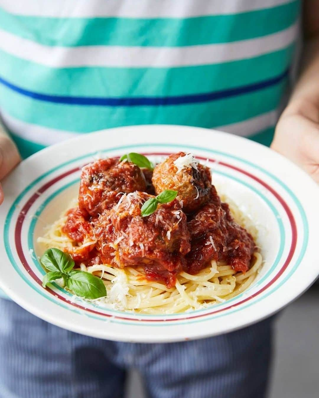 ジェイミー・オリヴァーさんのインスタグラム写真 - (ジェイミー・オリヴァーInstagram)「It's half-term in the UK! Spending time cooking together is a brilliant way for kids to learn important kitchen skills while having fun with you! So if you are looking for something to keep the kids busy for a bit I've rounded up some of Buddy's favourite recipes to help you get stuck into cooking during the school holidays or at the weekends. If you do get cooking make sure to share your videos and pics with me using #CookingBuddiesClub @cookingbuddiesclub   All the recipes on my website and more over on @cookingbuddiesclub #halfterm」2月11日 20時39分 - jamieoliver