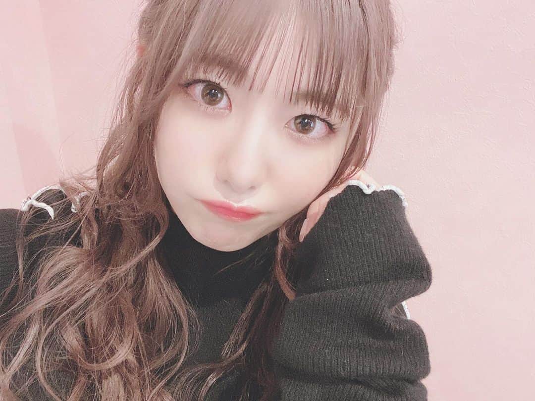 高橋みおのインスタグラム：「🤍﻿ ﻿ チョコ食べたい ﻿ 逆チョコください 🍫()﻿ ﻿ ﻿ ﻿ ﻿ ﻿ ﻿ ﻿ ﻿」