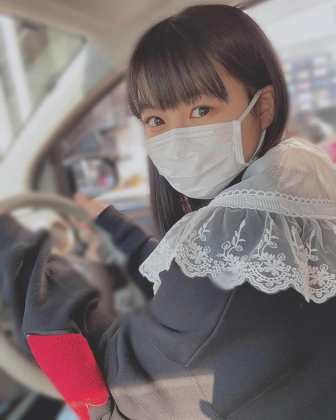 吉川ひよりさんのインスタグラム写真 - (吉川ひよりInstagram)「✿ ✿ ✿ ✿ ﻿ ﻿ 🚘🔰⸜❤︎⸝ ﻿ ﻿ ひよりん遂になんとー!!!!﻿ 運転免許取得しました〜🔰﻿ ﻿ 実はかなみんより先に教習所に通い出したんですが、先越されちゃってました😅﻿ ﻿ 安全運転で頑張ります💪✨﻿ ﻿ マックのドライブスルーに挑戦♬﻿ メニューの前に止まるの難しくて止まるところ遠くなっちゃったから大きい声で注文したぜぇ!!﻿ ﻿ #piyochanstagram﻿ #運転免許取得﻿ #初心者マーク﻿ #停止中﻿ #ドライブスルー﻿ #マック　﻿ #朝マック﻿ #マクドナルド﻿ #半目シリーズ﻿ ﻿ ﻿ ﻿」2月11日 20時48分 - hiyori_yoshikawa_official