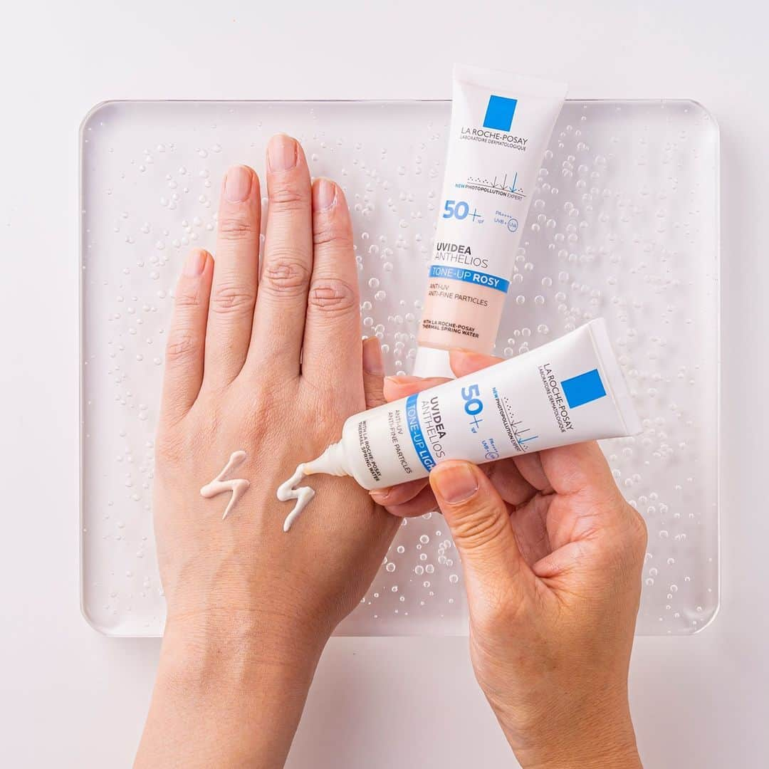 LA ROCHE-POSAY JAPAN ラロッシュポゼさんのインスタグラム写真 - (LA ROCHE-POSAY JAPAN ラロッシュポゼInstagram)「＼花粉から肌を守るトーンアップUV ／ . 2月に入り、花粉に悩む方も多いのではないでしょうか。 花粉による肌トラブルを防ぐために、オススメしたいのが #トーンアップUV  . 化粧下地としても日焼け止めとしても、お使いいただけるトーンアップUVは、花粉バリアテクノロジーを搭載。花粉シーズンの敏感になりがちな肌のお悩みをサポートします。さらに、SPF50+・PA++++で紫外線からも、PM2.5等を含む大気中微粒子などの外的要因からも肌を守ります。 . ホワイトとピンクの2色展開で、くすまない透明感や素肌のような透明感を演出します✨ 皆さまは、血色感がアップし、ワントーン明るい肌の印象になる #ピンクのトーンアップUV  と、透明感を演出し、しっかりツヤ肌のホワイトの #トーンアップUV のどちらを使われていますか？是非コメント欄で教えてくださいね🌿 . UVイデア XL プロテクショントーンアップ ローズ 30mL 3,740円(税込） UVイデア XL プロテクショントーンアップ 30mL 3,740円 (税込)  #ラロッシュポゼ #larocheposay #化粧下地 #トーンアップ #トーンアップUV #ピンクのトーンアップUV #敏感肌 #敏感肌対策 #スキンケア #花粉症 #花粉症改善 #花粉症つらい #花粉症対策 #紫外線対策」2月11日 20時59分 - larocheposayjp