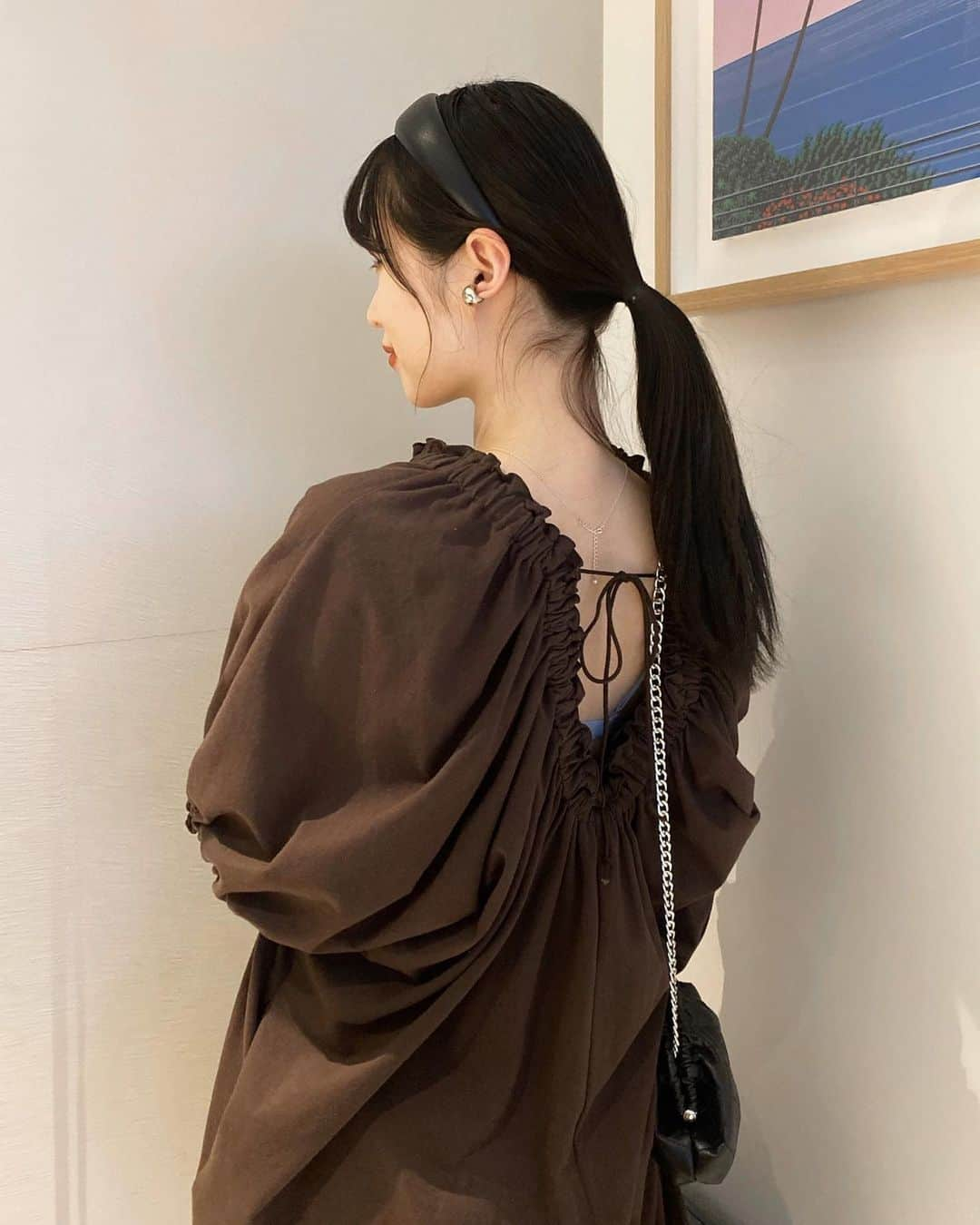 菅野梓のインスタグラム：「. big mood🌿🌿 （ズボラすぎる髪結び😓） . #beams #beamslights #styling #oud #kannofuku」