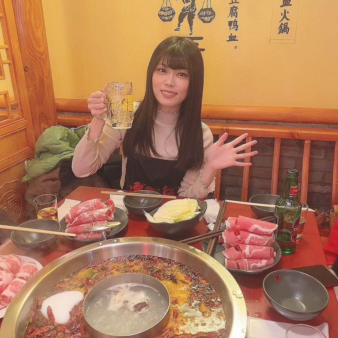 シュアン（施鈺萱）のインスタグラム：「・ 除夕快樂！新年快樂！ 我在東京跟朋友聚聚吃鍋😍 大家正在吃年夜飯嗎？🥰 ・ 旧正月おめでとうございます！ 友達と鍋食べましたよ🥰 ・ #東京 #日本 #シュアン #施鈺萱」
