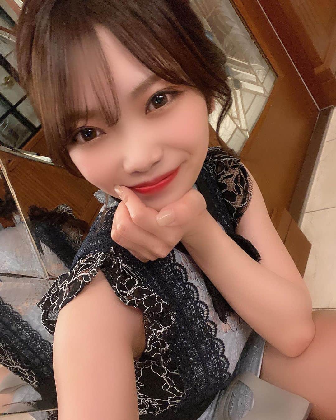霜月芽衣のインスタグラム：「祝日出勤してるよ🥺🌟  今日の営業が終わったらしばらくお休みします。  既存のお客様から連絡を頂いた日にだけ 出勤するように 今までとスタイルは変わるけど 私は今までと変わらず元気🥺   まっ😯辞めるわけじゃないし😯」
