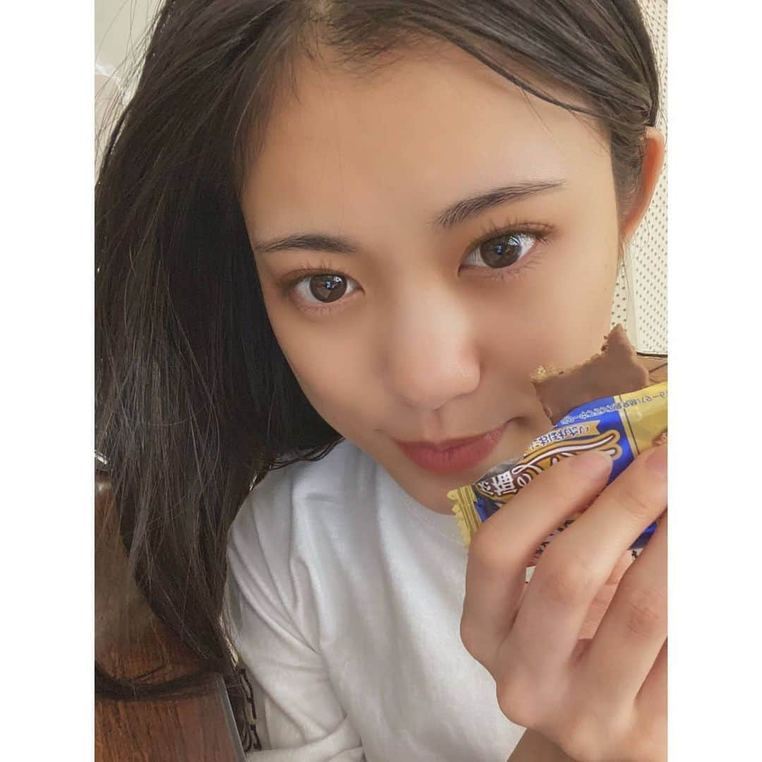 つばきファクトリーさんのインスタグラム写真 - (つばきファクトリーInstagram)「🍫🍫🍫 ． 今日はリハーサル前、糖分補給にチョコレートを食べました🤤 もうすぐバレンタインですね！ 今年は手作りをメンバーに渡せないから、、可愛いチョコレートを探してます🥰❤ ． #つばきファクトリー #岸本ゆめの #きしもん #yもんすたぐらむ #というタグをそろそろやめようかなと思っています #チョコレート #バレンタイン #ハロコン」2月11日 21時15分 - tsubakifactory_official