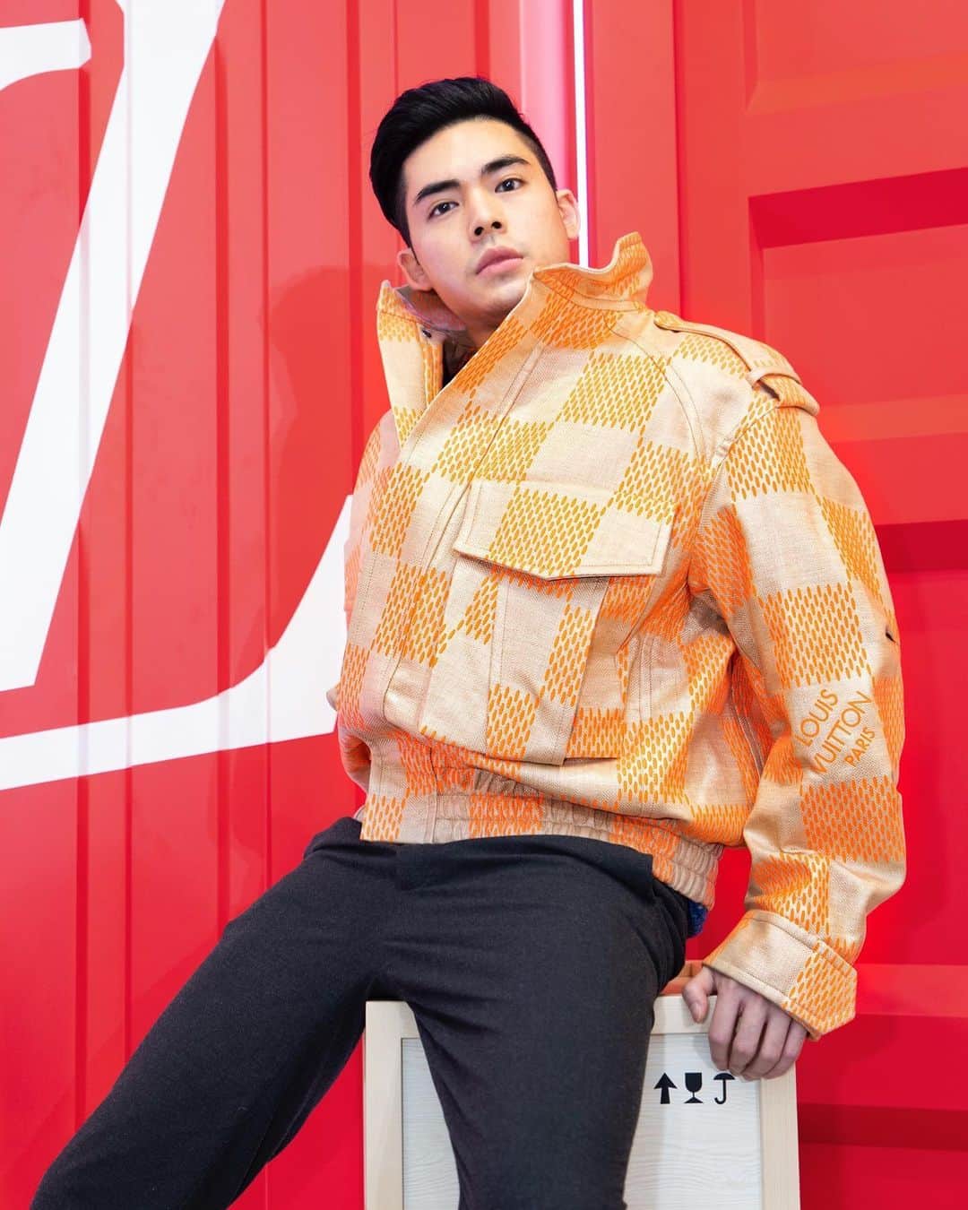 Christoffer Chengのインスタグラム：「Something flashy to welcome the year of the Ox! Happy Lunar New Year guys! Wishing you all good health and happiness always 😘😘😘 @louisvuitton  #LouisVuitton #LVHongKong」