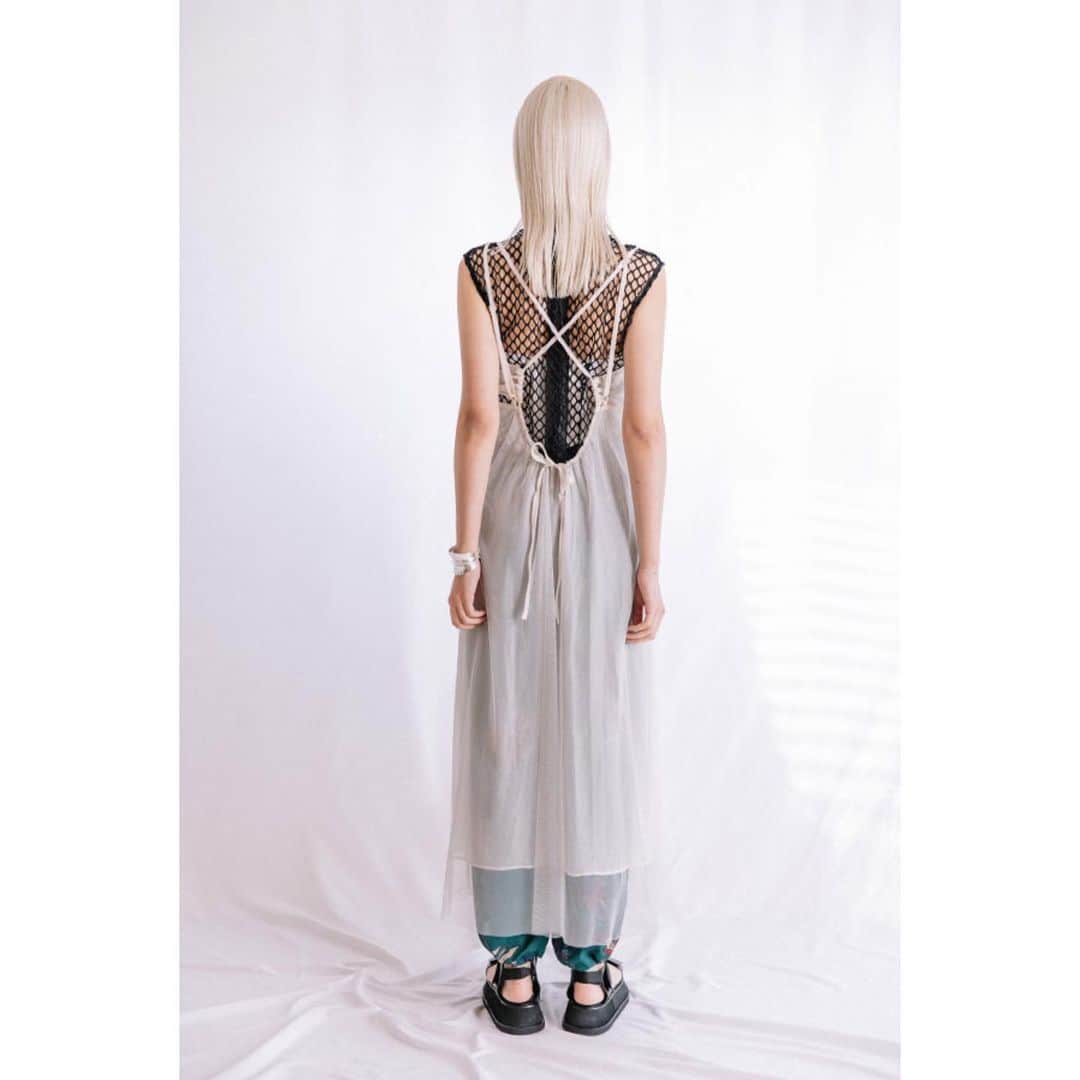 AULA AILAのインスタグラム：「【2021 HIGH SUMMER COLLECTION】  HIGH NECK MESH PULLOVER OFF WHITE/ GRAY/ BLACK SIZE:0 ￥13,000  TULLE LAYERD CAMISOLE DRESS OFF WHITE/ BLACK/ GREEN SIZE:0 ￥18,000  ✔️OFFICIAL WEB STOREにて、先行予約会を開催中！ 期間中ご予約いただいたお客様に、ポイント20倍をプレゼントいたします。  是非ご覧くださいませ。」