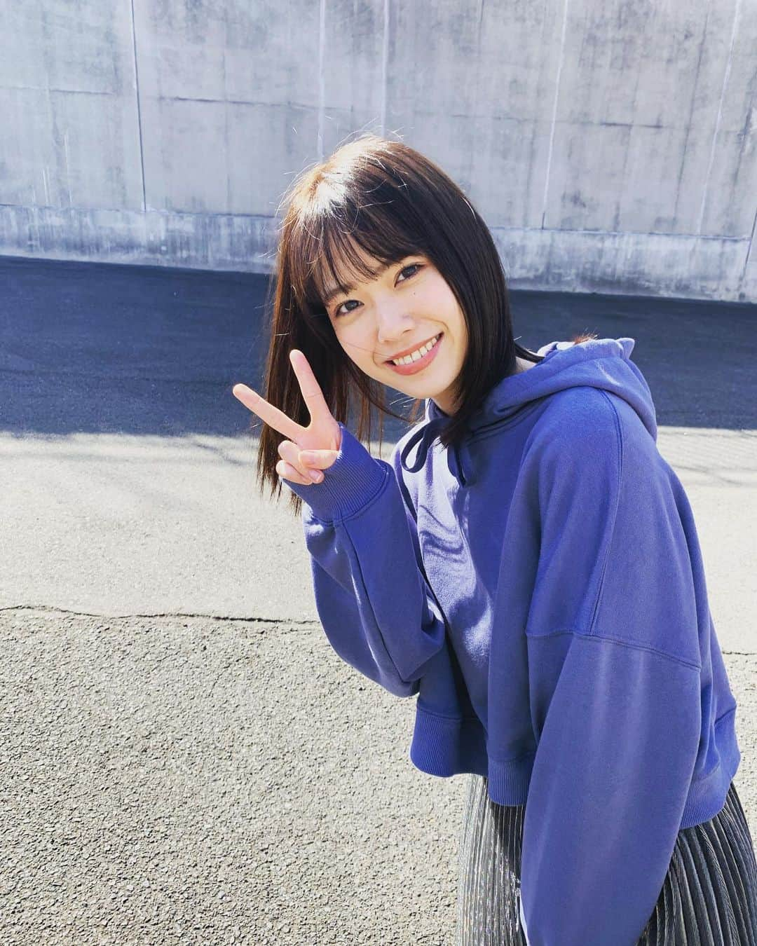 小田えりなさんのインスタグラム写真 - (小田えりなInstagram)「青っていい色ですよね！今年は青で生きたいです！！！💙 #オンラインお話し会ありがとうございました #フォトバイ佐藤朱」2月11日 21時17分 - odenchannn