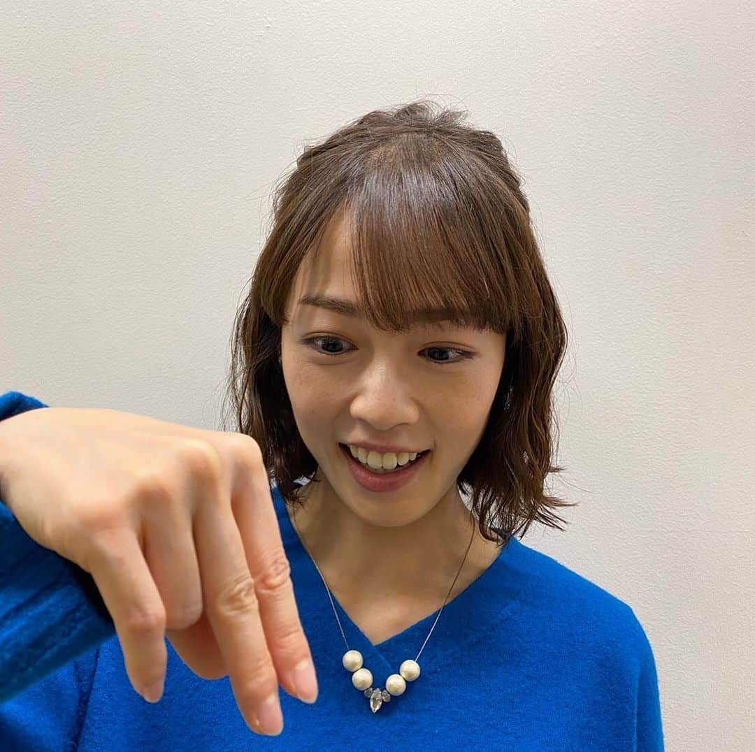 高橋春花のインスタグラム：「麻雀企画始まりました！！ YouTubeにて配信中です。 奥が深くて本当に面白いゲームです。 初回配信は麻雀卓を社内に設置するの巻です（笑） YouTubeにて 「HTB 麻雀」 と検索するか わたしのストーリーから ご覧ください(^^) #麻雀女子 #高橋春花」