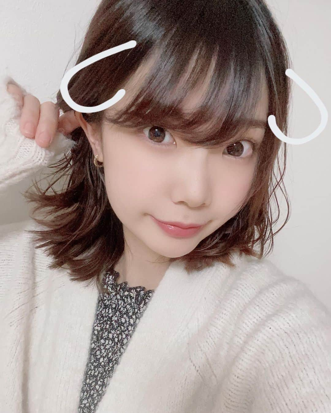 武田美憂さんのインスタグラム写真 - (武田美憂Instagram)「. 髪の毛第1形態💇🏻‍♀️ コンタクトもワンデーにして少しず〜つ大人に…💭 まぁ死ぬまでカラコンも、 前髪うざバングもやめないけどね！！ . #いいねしてね #portrait #セルフカット#portraitphotography #model #japanesegirl  #racequeen #レースクイーン #グラビア #ショートカット #ヘアモデル #ハウススタジオ #被写体モデル #被写体 #モデル #作品撮り #ポトレ #ポートレート #followme」2月11日 21時34分 - takedamiyu_