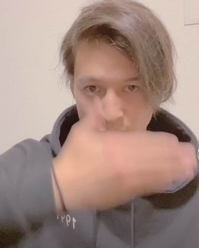 シュネルのインスタグラム：「『七変化』」