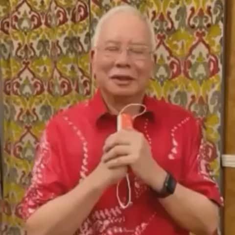 ナジブ・ラザクのインスタグラム：「Gong Xi Fa Cai.   Selamat menyambut Tahun Baru Cina bagi kawan-kawan yang menyambut dan selamat bercuti bagi semua.   Stay safe and stay happy always.   #纳吉迎立春 #1Malaysia」