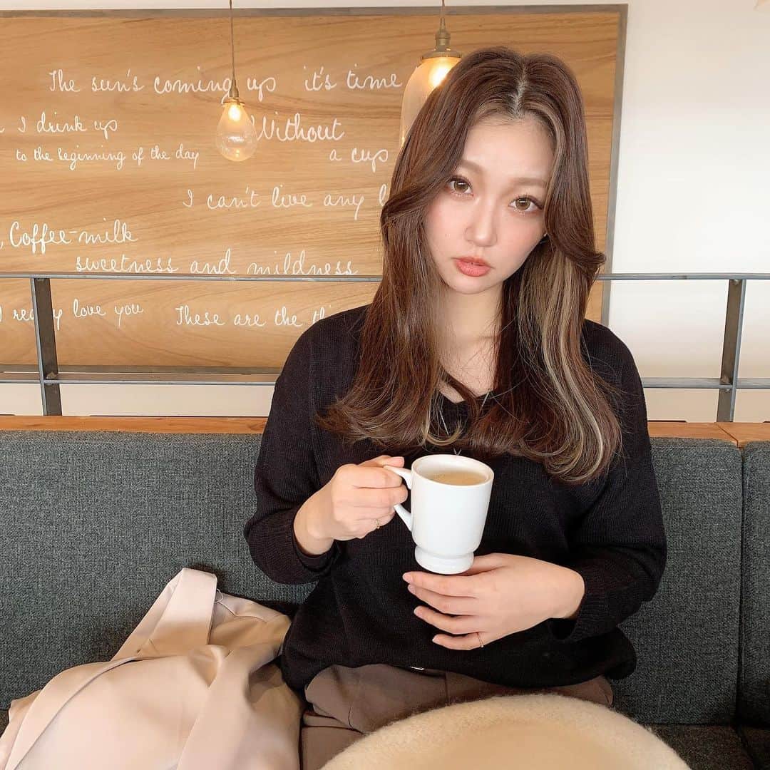 いっちゃん/嶋津 いつみのインスタグラム：「. . 仕事終わって帰ってきたら 気づいたら爆睡してた☹️💨w . . . . 最近の明日の活力は 夜にコーヒー飲みながら オタ活すること💜 . . . みんなの日々の自分へのご褒美って何😀？？ . . .  #関西  #関西サロモ  #サロンモデル #サロモ #いっちゃん  #フリーモデル #関西モデル  #あざといっちゃん #かわいっちゃん #いっちゃんコーデ  #ブライダルモデル #アレンジモデル #ヘアカラー  #ヘアアレンジ #くしゃ顔  #ヨシンモリ ##関西  #関西サロモ  #サロンモデル #サロモ #いっちゃん  #フリーモデル  #치맥  #좋아요환영 #소통환영 #팔로우환영  #팔로미 #인친환영 #친구해요 #셀카  #셀피」