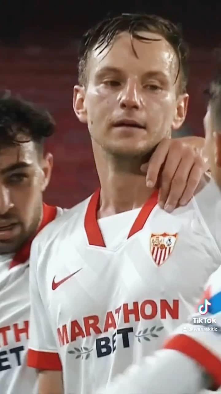 イヴァン・ラキティッチのインスタグラム：「🙏🏼 @sevillafc」
