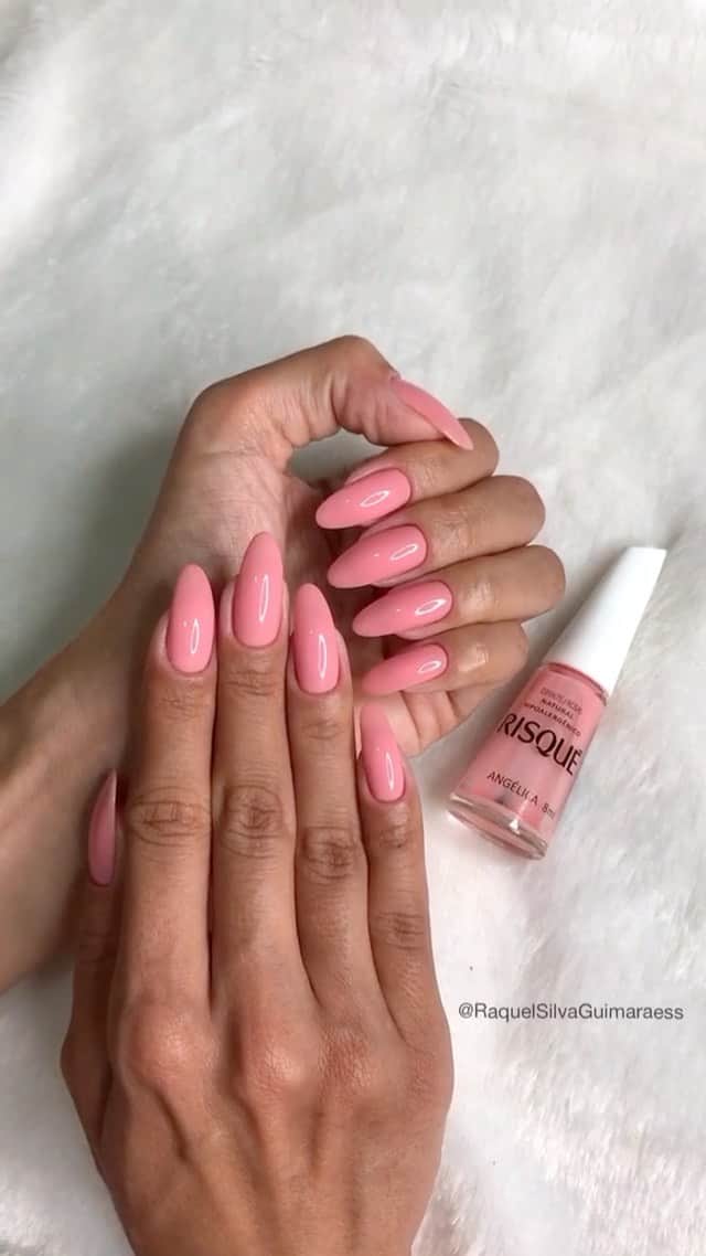 Risqueのインスタグラム：「Olha que chique essa esmaltação da @raquelsilvaguimaraess com o #RisquéAngélica! 😍 Já usou essa cor?  #TáNasNossasMãos #Risqué #EsmaltesRisqué #RisquéRegular」