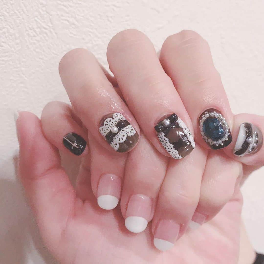 なかやまちえこのインスタグラム：「monotone.⠀ ⠀  #nail #nails #nailart #ネイル #美甲 #ネイルアート  #japanesenailart #manucure #japanesenails #manicurist #gelnails #أظافر #네일아트 #미용 #vẽmóng #ngườiđẹp  #เพ้นท์เล็บ #искусствоногтя #artedeuñas #เพ้นท์เล็บเจล #ジェルネイルデザイン #ネイルデザイン #senikuku #nagelkunst #モノトーン #モノトーンネイル #monotone #monotonenails #ロリータネイル @pregelofficial @bettygel_official @kimagure_cat_whim @prexyofficial」