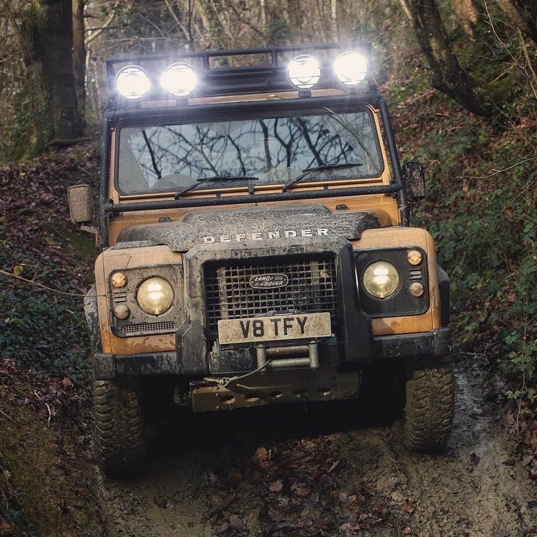 Land Roverさんのインスタグラム写真 - (Land RoverInstagram)「Every #DefenderWorksV8Trophy owner will be invited to take on the Land Rover Trophy adventure competition in Eastnor, inspired by famous #LandRover global adventures and competitions. One-to-one tuition from off-road experts will help drivers develop extreme driving techniques and skills in their own vehicle before putting their training to the test competing for exclusive prizes. Learn more via the link in our bio. @landrover.classic   #OffRoad #Adventure #Expedition #Defender #TeamDefender」2月11日 21時37分 - landrover