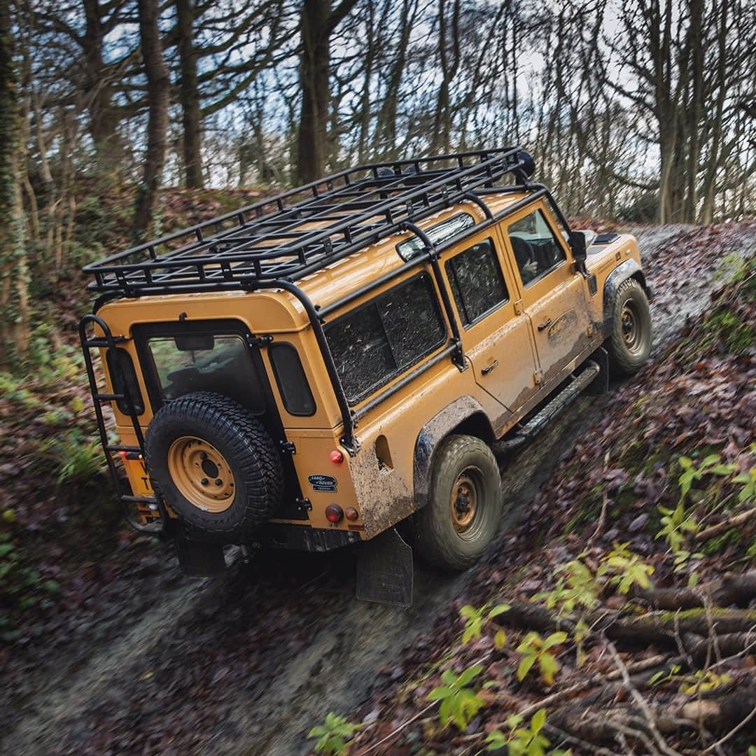 Land Roverさんのインスタグラム写真 - (Land RoverInstagram)「Every #DefenderWorksV8Trophy owner will be invited to take on the Land Rover Trophy adventure competition in Eastnor, inspired by famous #LandRover global adventures and competitions. One-to-one tuition from off-road experts will help drivers develop extreme driving techniques and skills in their own vehicle before putting their training to the test competing for exclusive prizes. Learn more via the link in our bio. @landrover.classic   #OffRoad #Adventure #Expedition #Defender #TeamDefender」2月11日 21時37分 - landrover