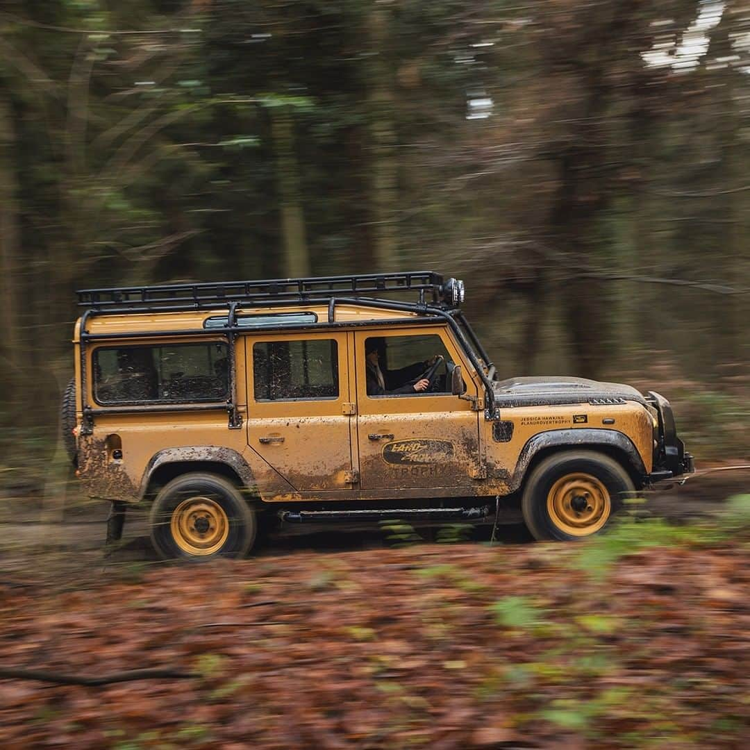 Land Roverさんのインスタグラム写真 - (Land RoverInstagram)「Every #DefenderWorksV8Trophy owner will be invited to take on the Land Rover Trophy adventure competition in Eastnor, inspired by famous #LandRover global adventures and competitions. One-to-one tuition from off-road experts will help drivers develop extreme driving techniques and skills in their own vehicle before putting their training to the test competing for exclusive prizes. Learn more via the link in our bio. @landrover.classic   #OffRoad #Adventure #Expedition #Defender #TeamDefender」2月11日 21時37分 - landrover