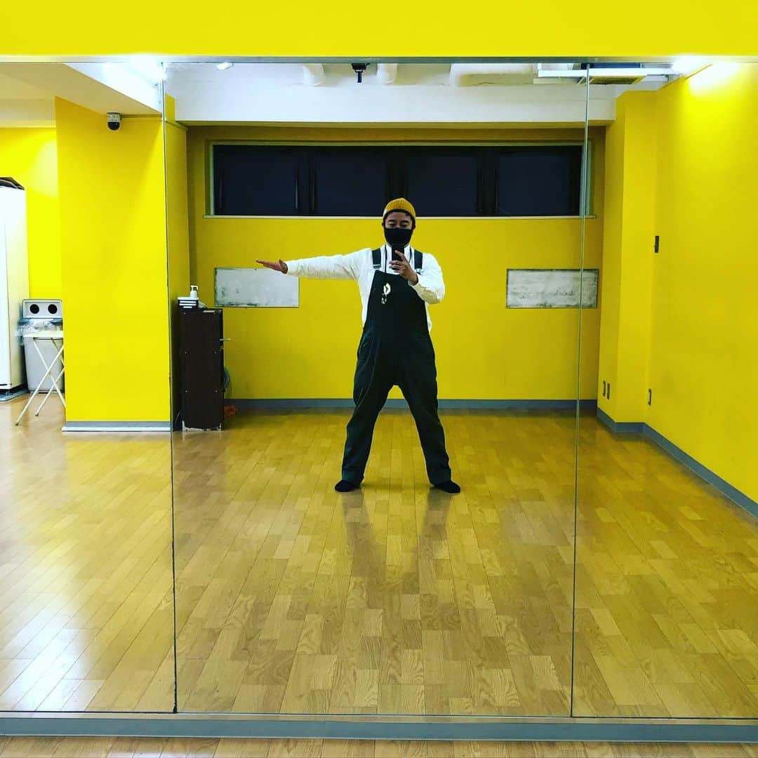 与座よしあきのインスタグラム：「[とにかく何でも一緒に考える] というのをやっているんですが、たまに「一般の自分でも大丈夫でしょうか？」という質問があります！  もちろん  "どなたでもご依頼受け付けております!!"  "そして何も解決しないで終わることもあります!!"  押忍‼︎」